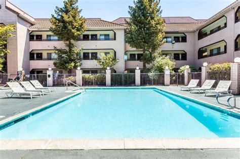 hotels in vallejo ca near six flags.